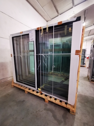 PVC SCHUIFRAAM 1 ZIJDE SCHUIVEND ZWART 2480 x 2100mm LINKS